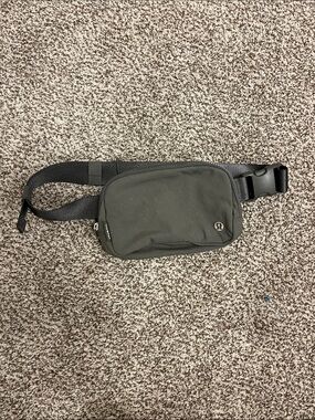 lululemon athletica sage green Fanny pack